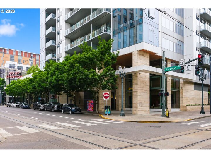Property Photo: 1001 NW Lovejoy St 213 OR 97209