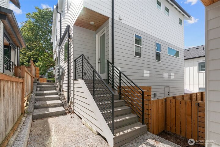 Property Photo: 10338 Wallingford Avenue N B WA 98133