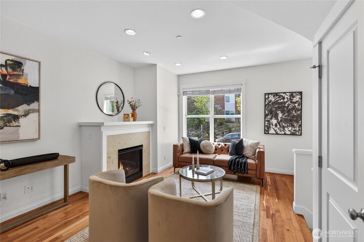Property Photo: 804 3rd Avenue N WA 98109