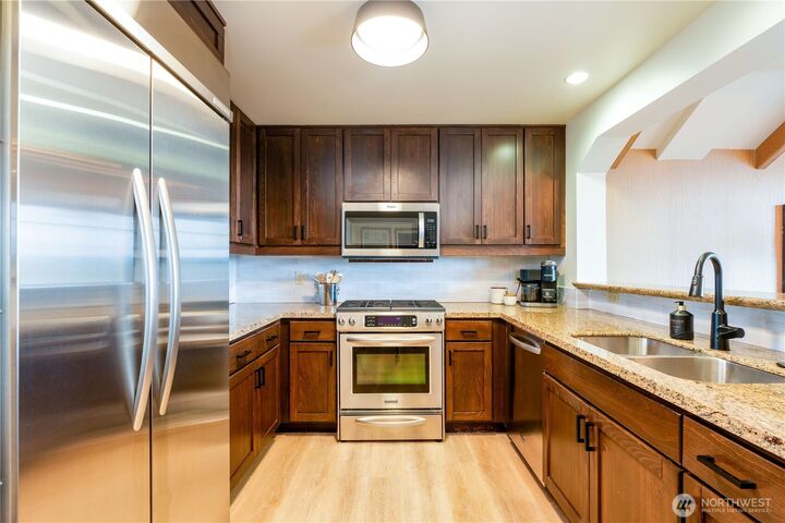 Property Photo:  3600  Suncadia Trail 6054  WA 98922 