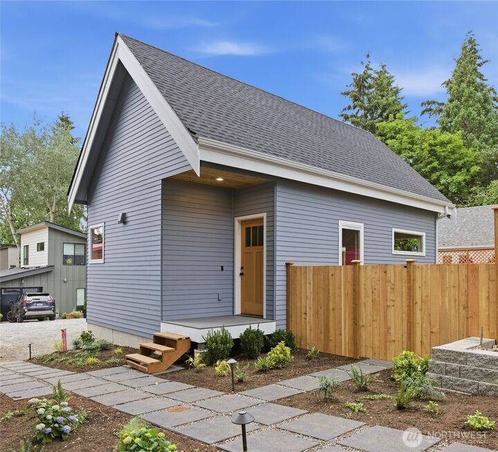 Property Photo:  11737  40th Avenue NE C  WA 98125 