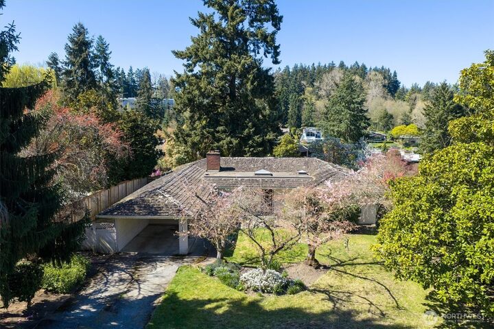 Property Photo:  3015  Hunts Point Circle  WA 98004 