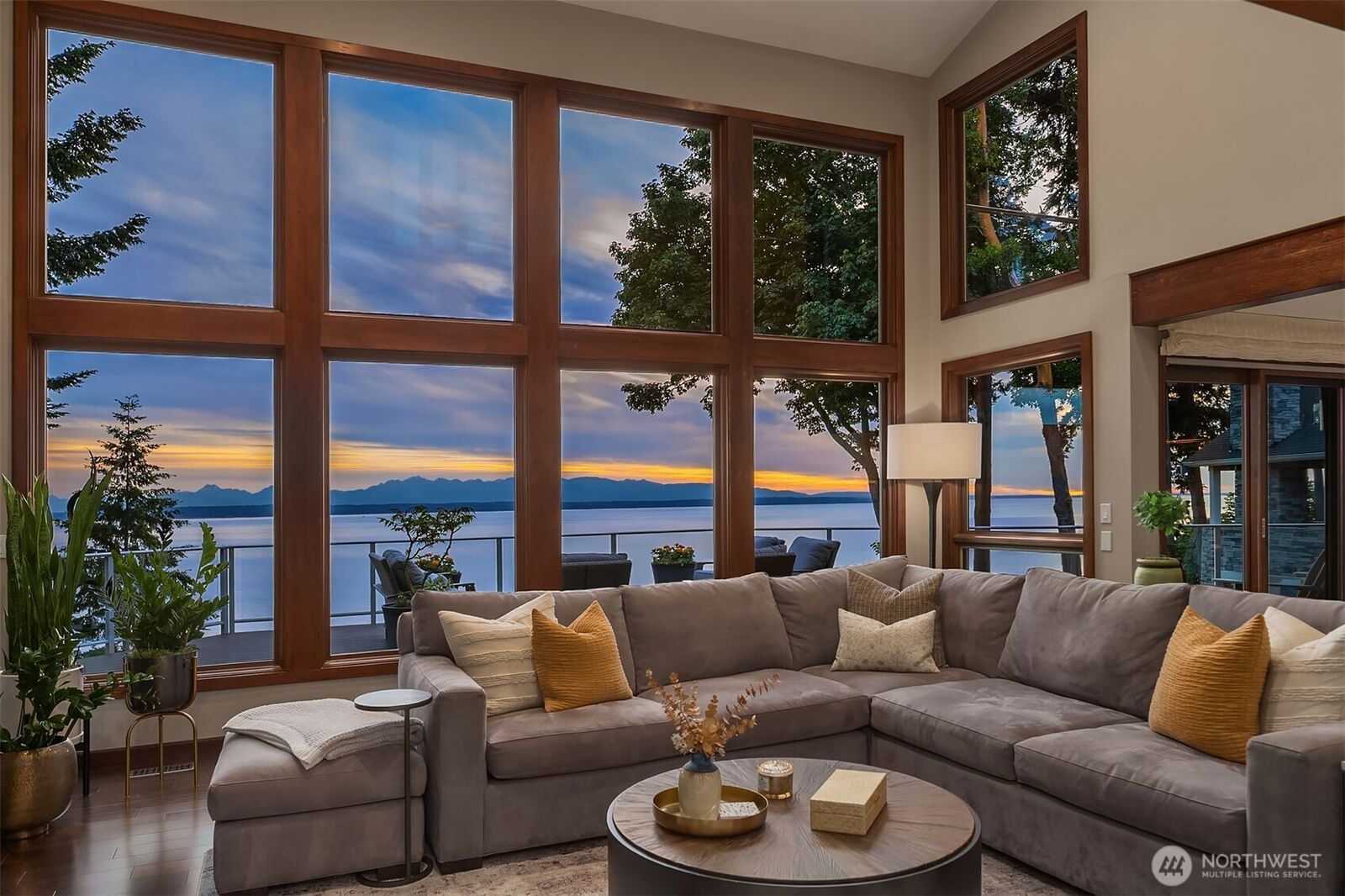 Property Photo:  15718  72nd Avenue W  WA 98026 
