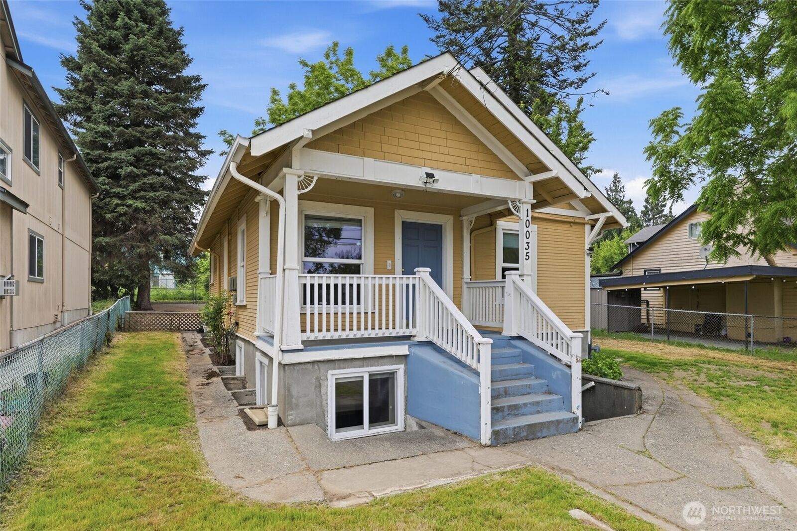 Property Photo:  10035  17th Avenue SW  WA 98146 