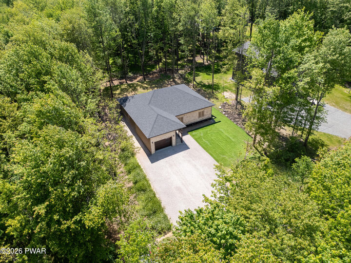 Property Photo:  18 Osprey Circle  PA 18436 