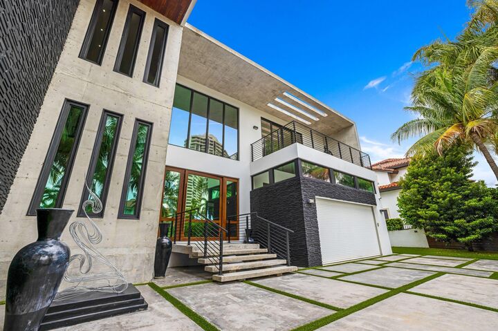 Property Photo:  3462 NE 171st Street  FL 33160 