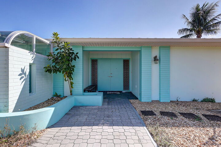 Property Photo:  683 SE Harborview Drive  FL 34983 