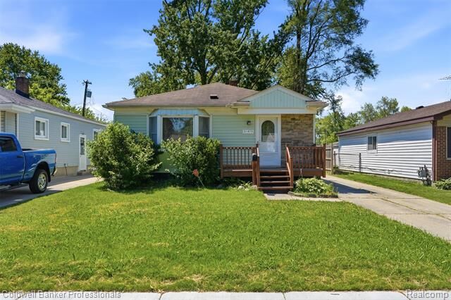 Property Photo:  31473 Hazelwood Street  MI 48186 