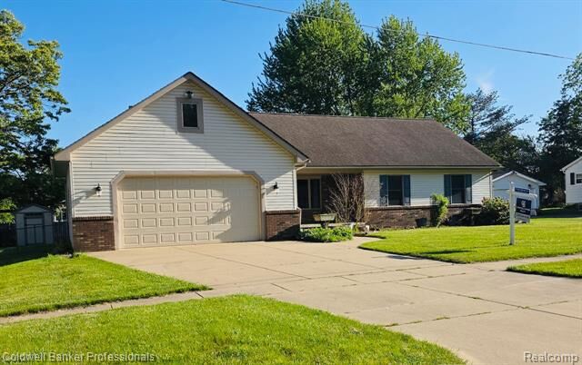 Property Photo:  412 Rosette Street  MI 48442 