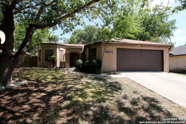 Property Photo: 13942 Chisom Creek TX 78249