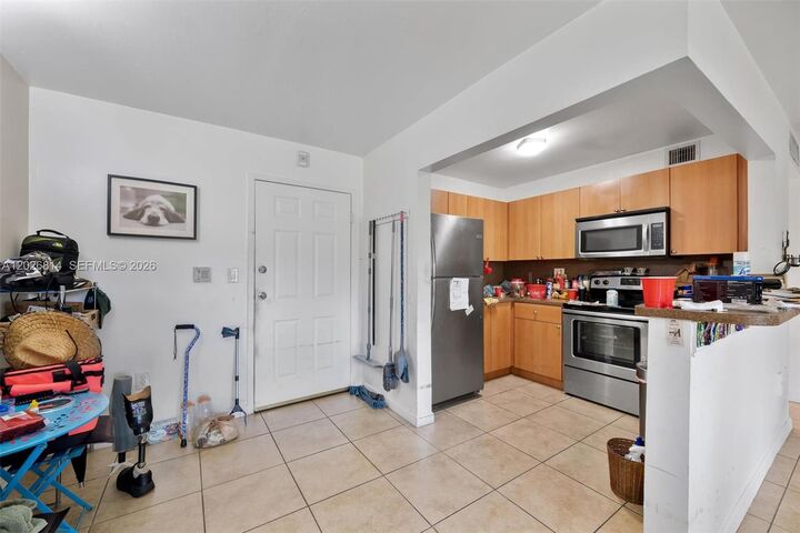 Property Photo: 9445 SW 76th St U4 FL 33173