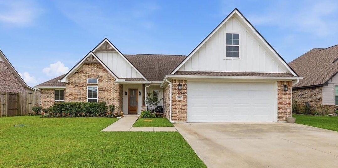 Property Photo:  105 Pindo Palm  TX 77657-1307 