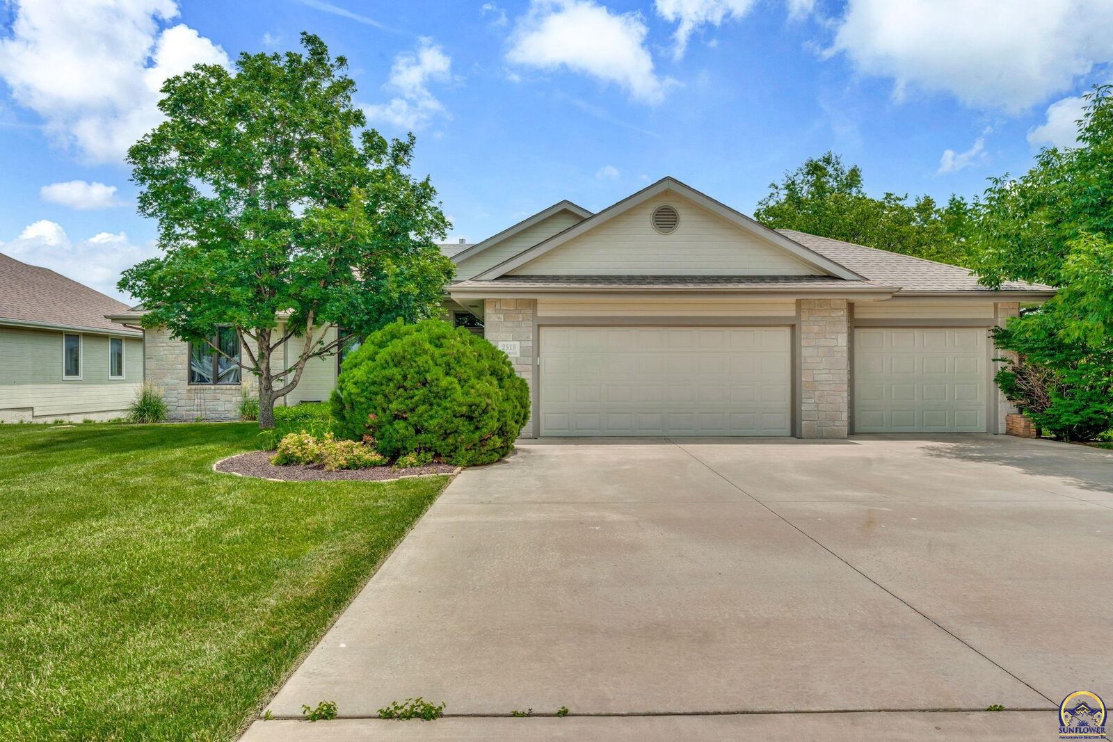 Property Photo: 2518 SW Berkshire Dr KS 66614