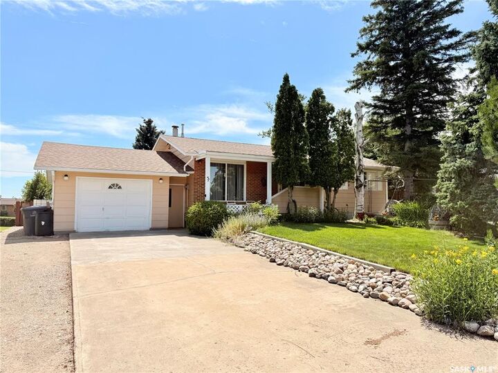 Property Photo: 51 Tufts Crescent SK S0L 2N0