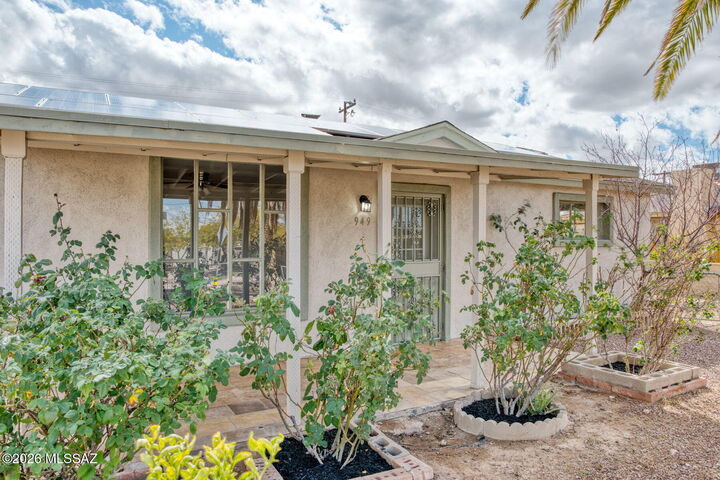 Property Photo: 949 W Calle Aragon AZ 85756