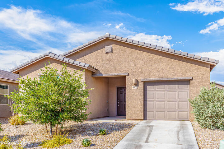 Property Photo: 5003 E Bright Wash Way AZ 85706