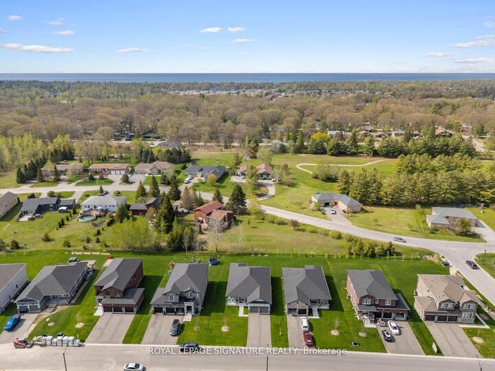 Property Photo: 8 Misty Ridge Road ON L9Z 0R8