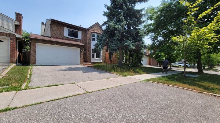 Property Photo: 35 Wintermute Boulevard ON M1W 3M5