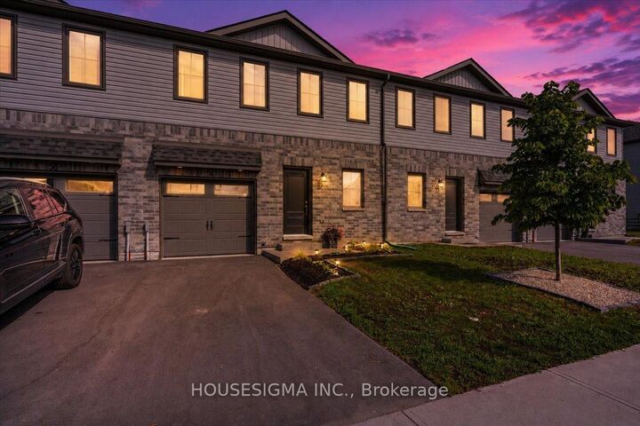 54 Campbell Crescent — photo 1