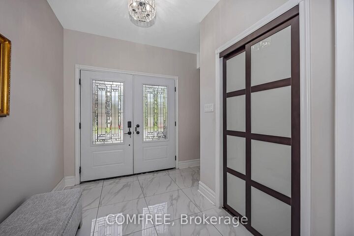 Property Photo: 1385 McMahon Avenue ON K1T 1C2