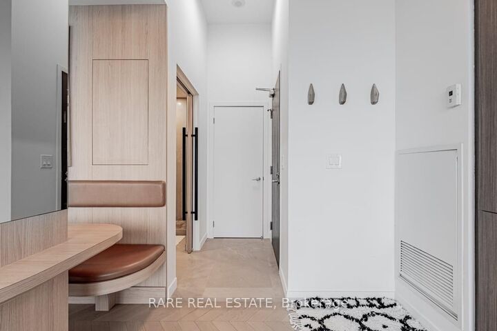 Property Photo:  297 College Street Ph5  ON M5T 0C2 