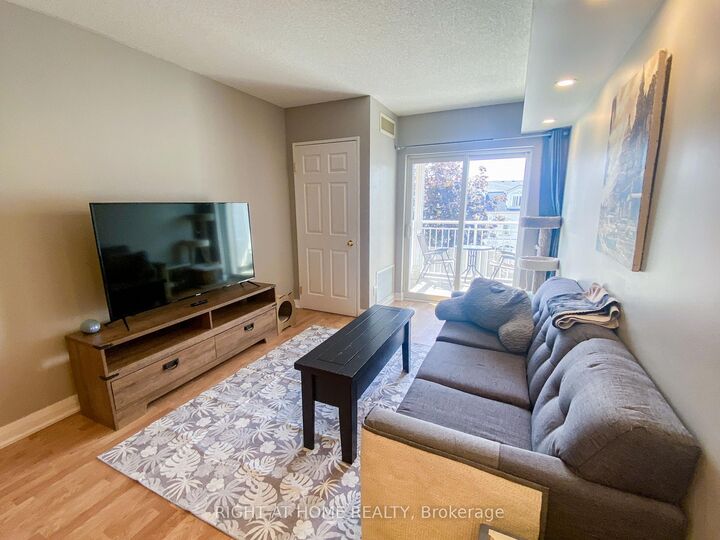 Property Photo: 35 Hunt Avenue 404 ON L4C 4H1
