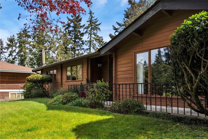 Property Photo: 1600 Seacrest Rd BC V9P 9B5