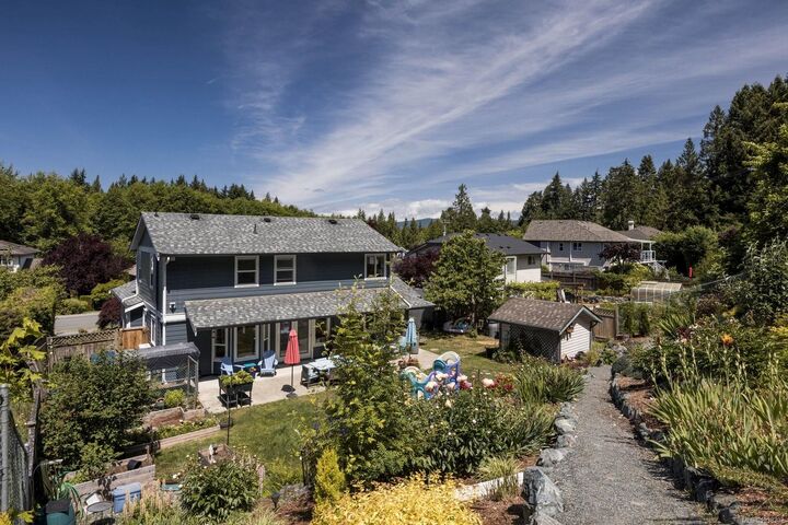 Property Photo:  798 Windsong Pl  BC V0R 2P4 