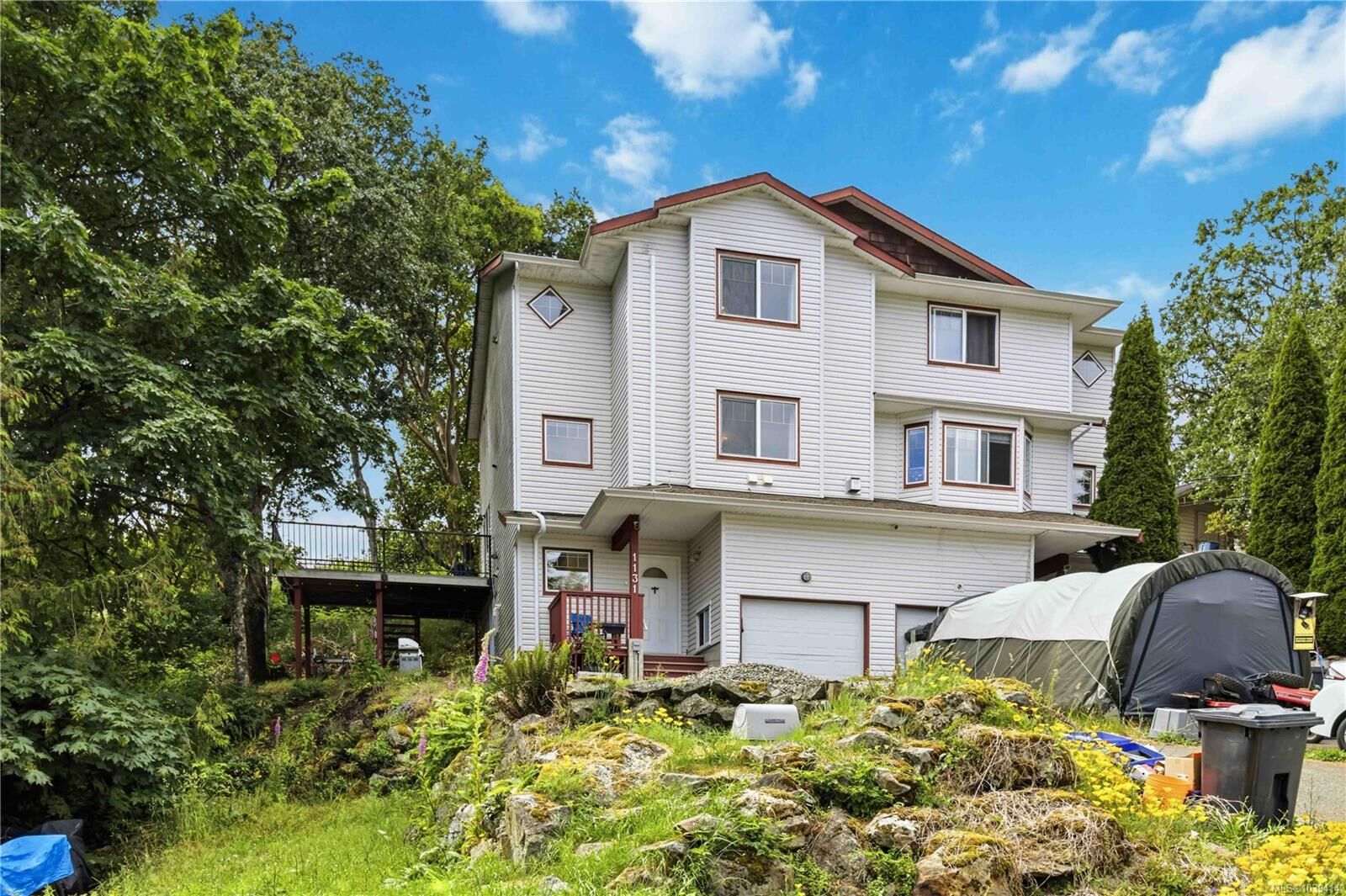 Property Photo:  1131 Donna Ave  BC V9B 2Z4 