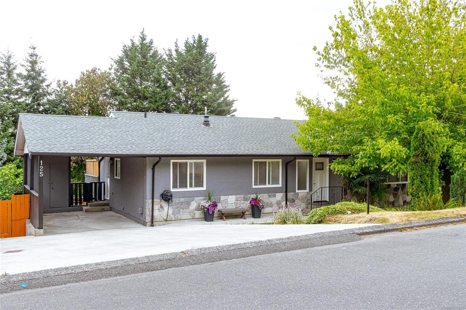 Property Photo: 125 Arbutus Cres BC V9G 1T8
