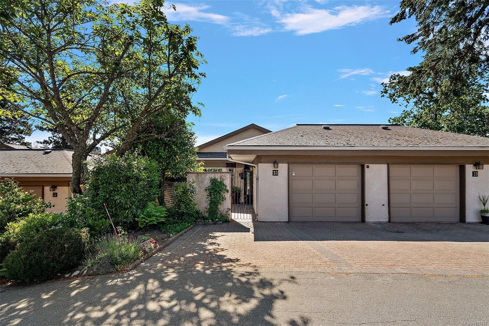 Property Photo:  901 Kentwood Lane #32  BC V8Y 2Y7 