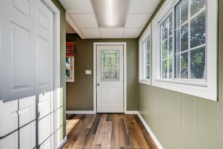 Property Photo:  102 Marlborough Street East  ON N8H 1X3 