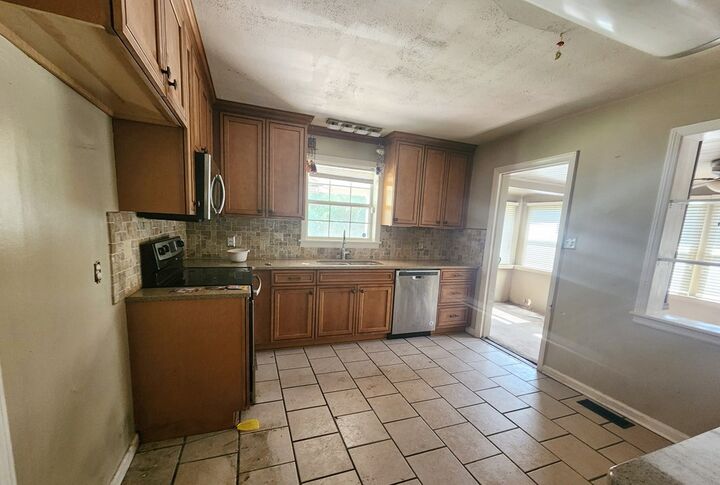 Property Photo:  2022 Stuart Avenue  GA 31707 