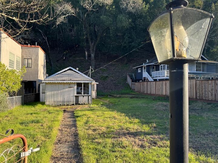 Property Photo:  59 Wood Lane  CA 94930 