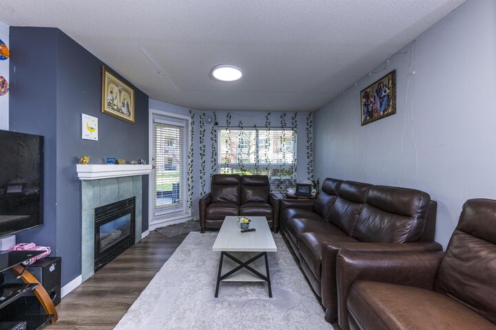 Photo de la propriété: 8068 120A Street 118 BC V3W 3P3