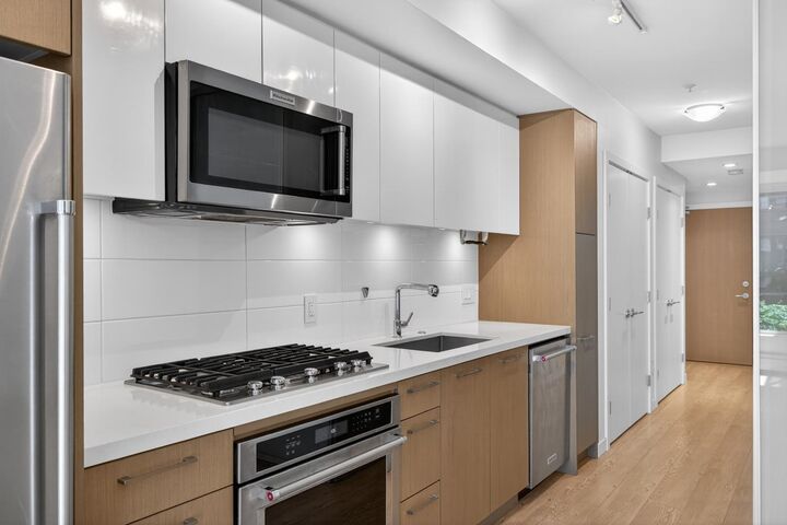 Property Photo:  384 E 1st Avenue 304  BC V5T 0G5 