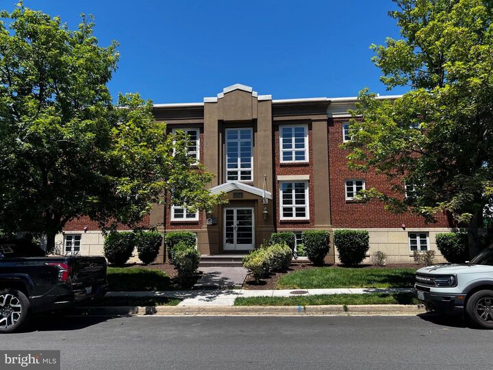 Property Photo:  1219 Oronoco Street 101  VA 22314 