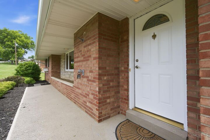Property Photo: 3571 Horncastle Drive OH 45241