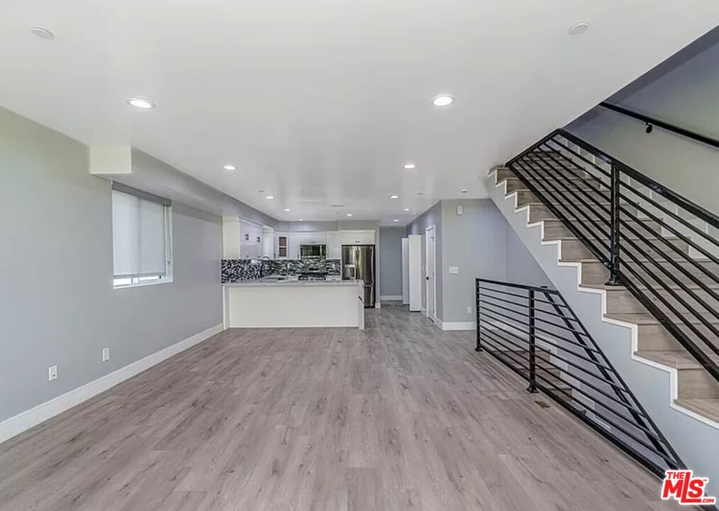 Property Photo:  1947 N Vista Del Mar Ave  CA 90068 
