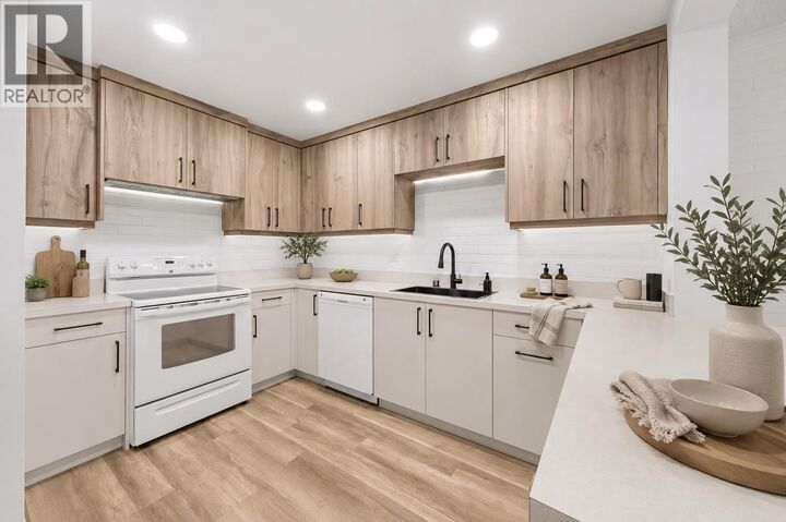 1915 Pacific Court 104 — photo 1