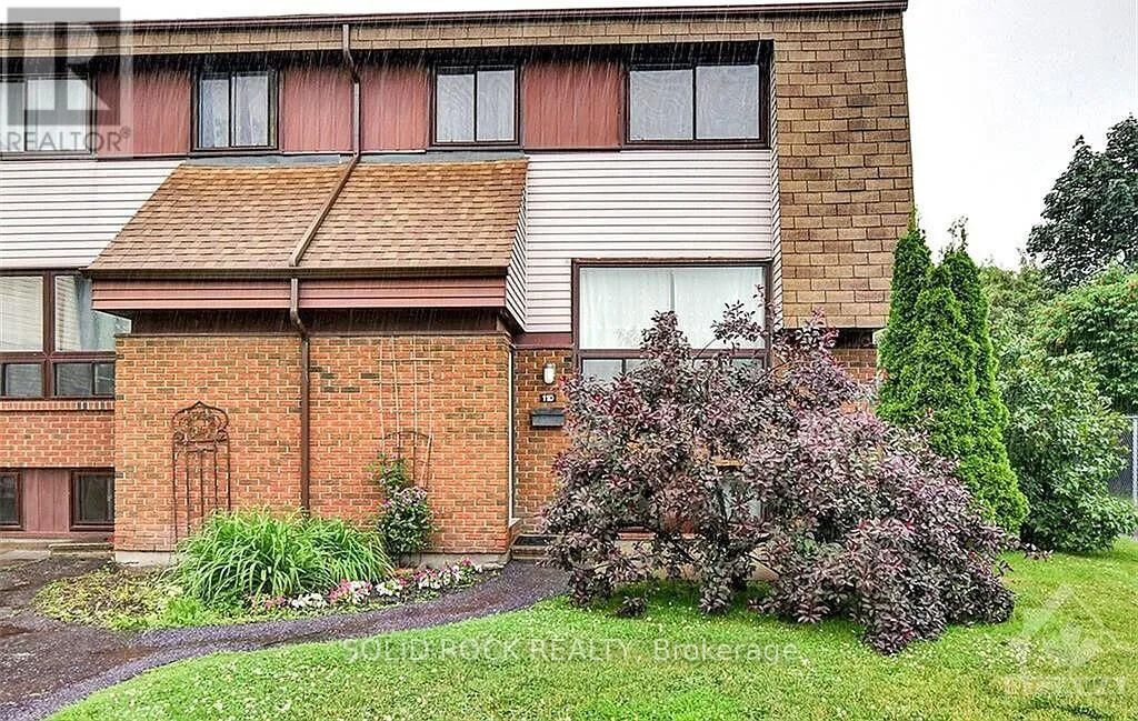 Property Photo:  11D Woodvale Green West D  ON K2G 4G9 