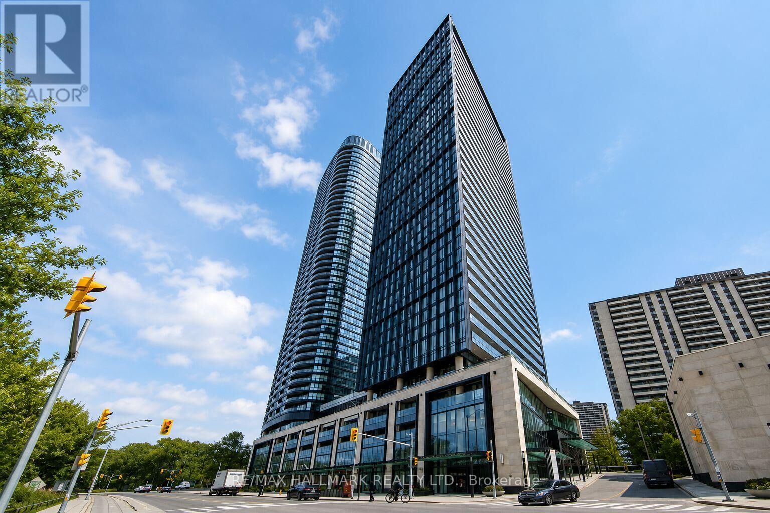 Property Photo:  575 Bloor Street East 2109  ON M4W 0B2 