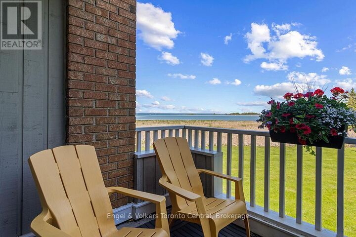 Property Photo:  2 Rambling Way 8  ON L9Y 5C6 