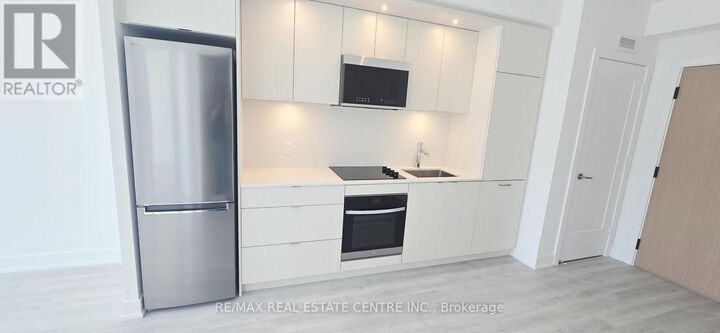 Property Photo: 25 Cordova Avenue 906 ON M9A 0E5