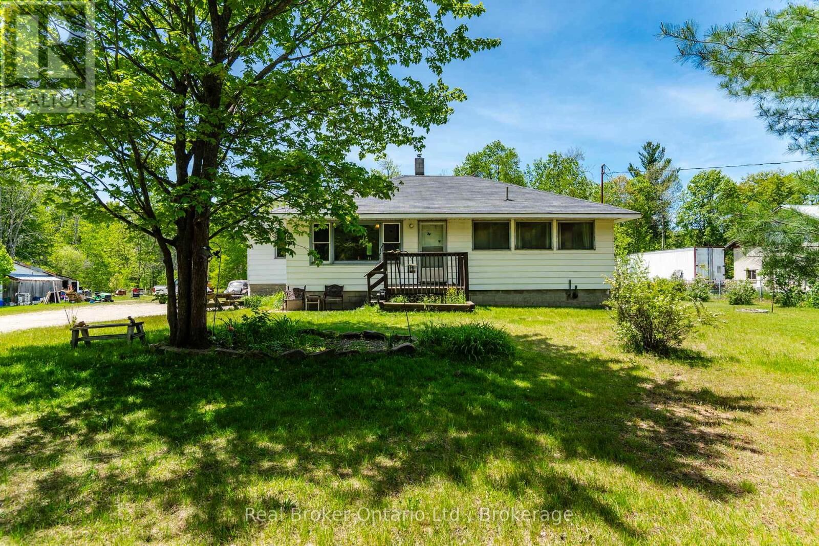 Property Photo: 6988 Con Rd 4 Road ON L0M 1M0