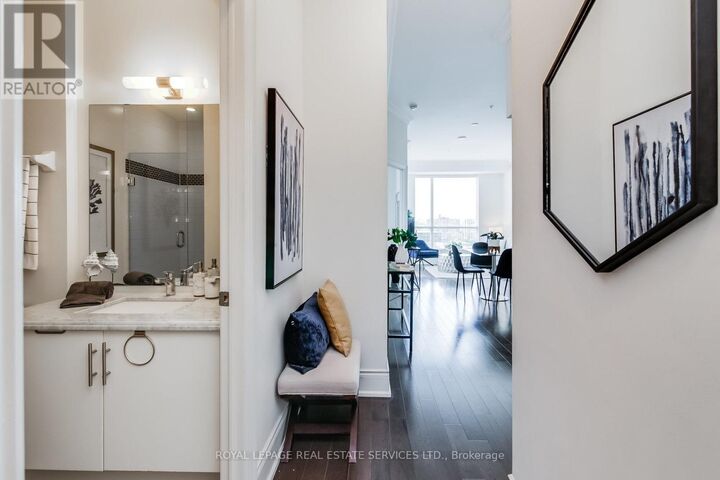 Property Photo:  23 Glebe Road West 1016  ON M5P 0A1 