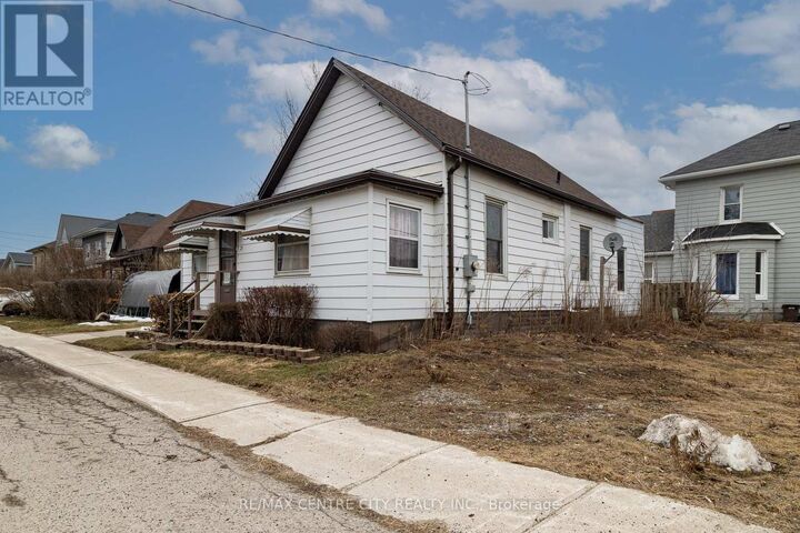 Property Photo:  21 Owaissa Street  ON N5P 1T1 