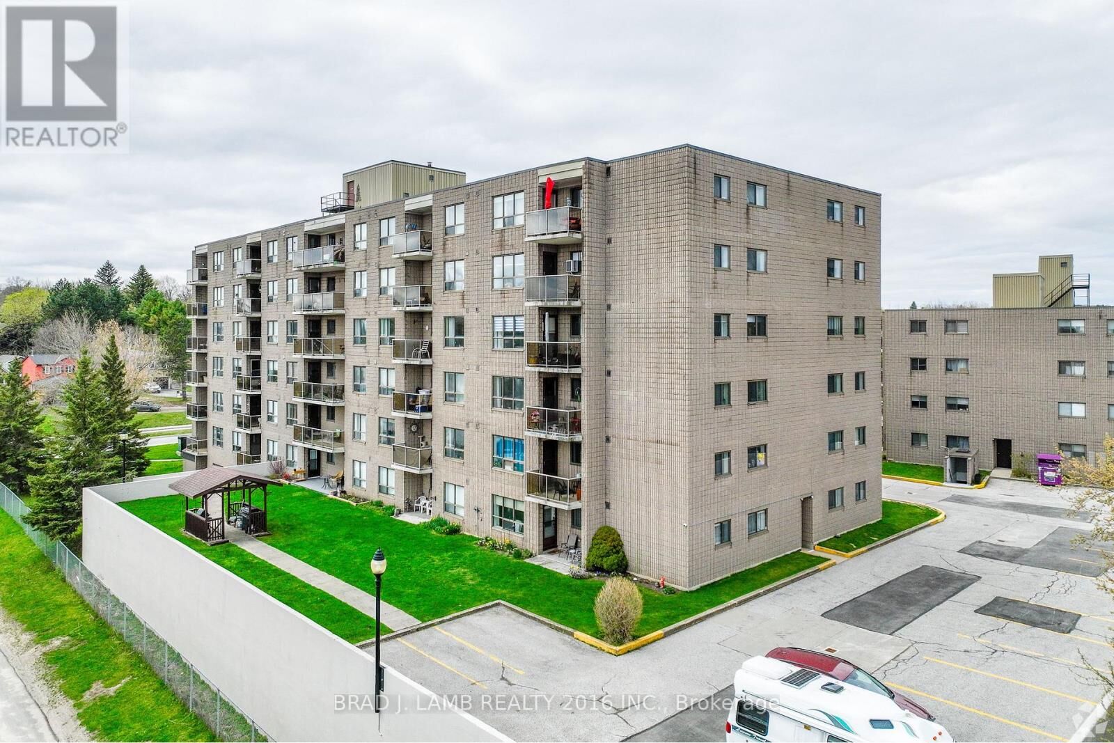 Property Photo: 35 Bredin Parkway North 604 ON L9W 3X2