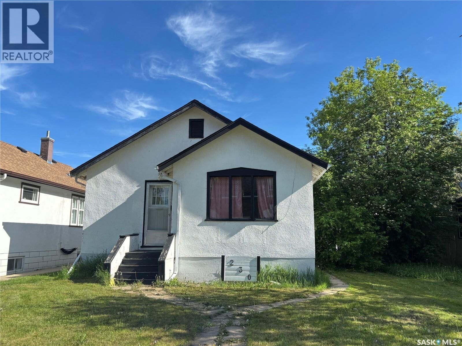 Property Photo:  230 10th Street E  SK S6V 0Y9 