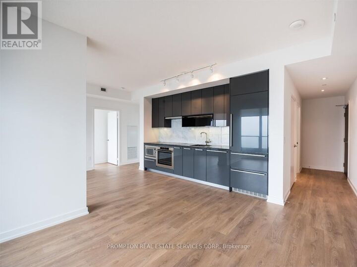 Property Photo: 117 McMahon Drive 2702 ON M2K 0E4